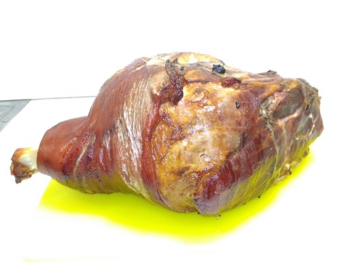 Копченый свиной окорок на кости по тамбовский