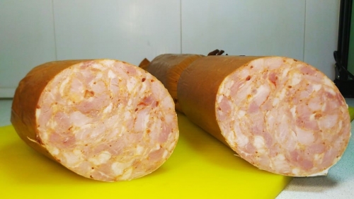 Варено-копченая колбаса со специями